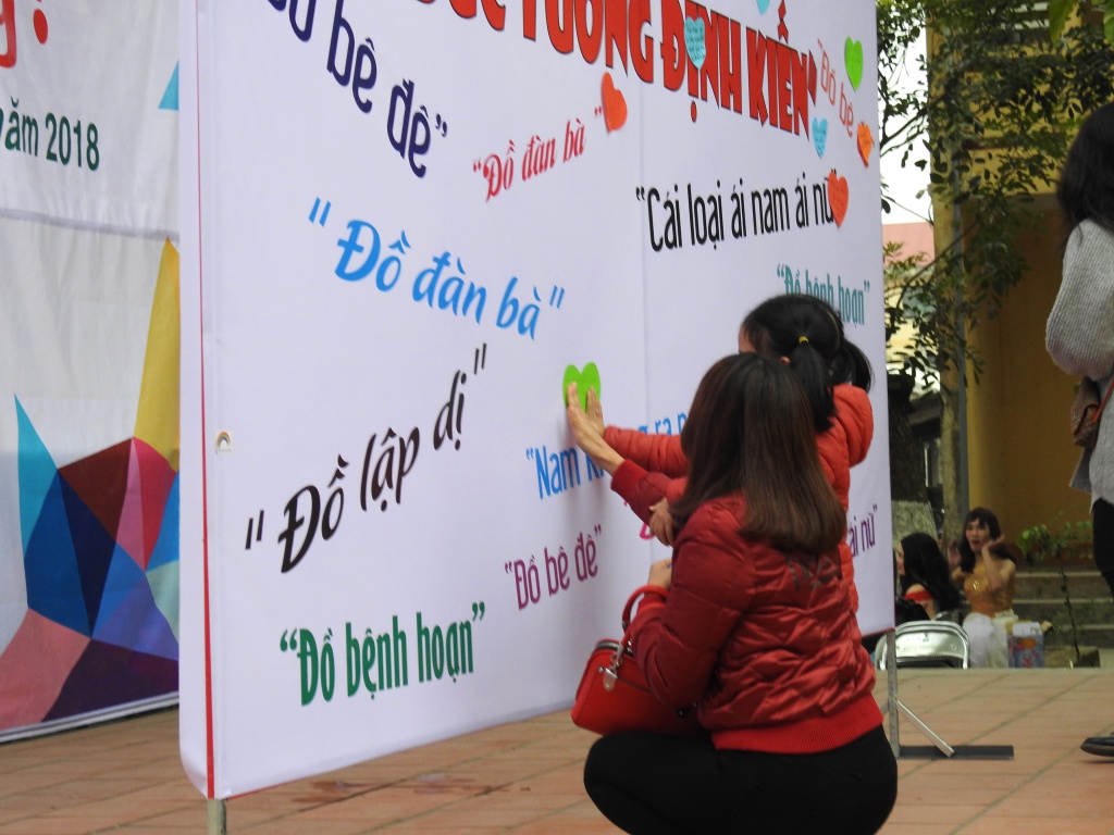 Học sinh LGBTQ chịu hậu quả nặng nề về tâm lý trong môi trường học đường hoc sinh lgbtq chiu hau qua nang ne ve tam ly trong moi truong hoc duong