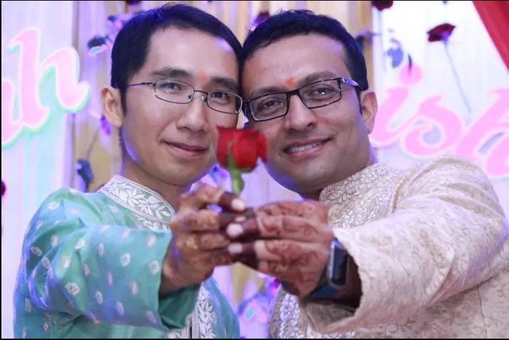 dam cuoi dong tinh gay sot cua chang trai viet voi ban doi an do