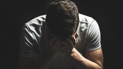 Gần 700.000 người phải chịu liệu pháp 'chữa' đồng tính man rợ như tra tấn