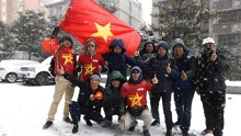 Quên cái lạnh thấu xương đi, chỉ nghĩ tới U23 Việt Nam là muốn 'bùng cháy' rồi!