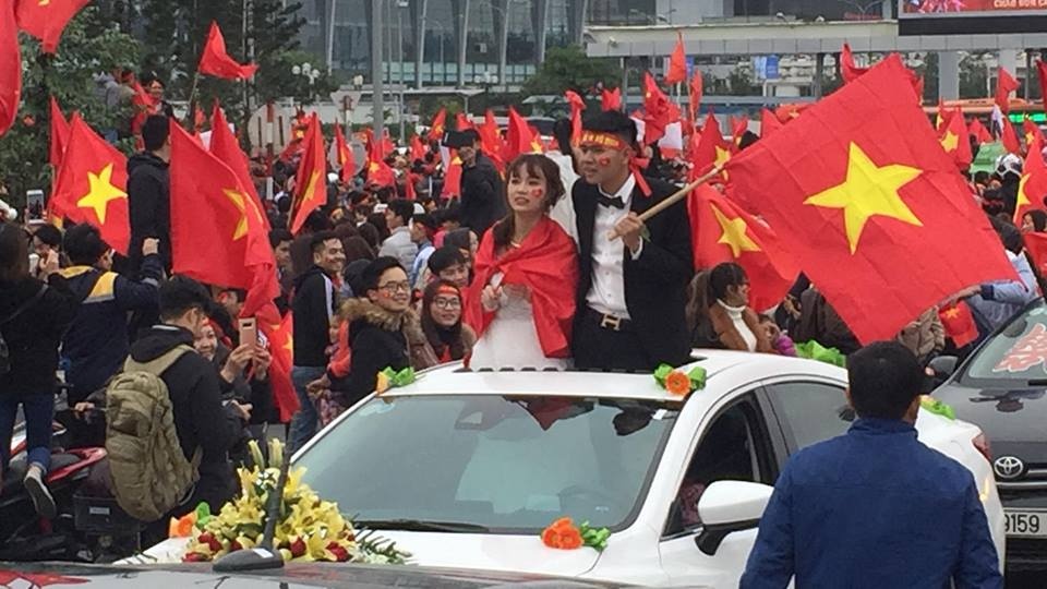 muon gio dep lam le cuoi cap co dau chu re treo noc xe co vu don u23 viet nam ve nuoc