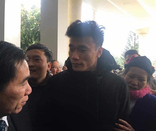 thu mon bui tien dung va dong doi trong vong tay hang ngan cdv que nha