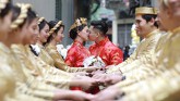 Chuyện tình 7 năm với hạnh phúc ngọt ngào của cặp đôi gây 'bão' MXH sau lễ ăn hỏi siêu sang