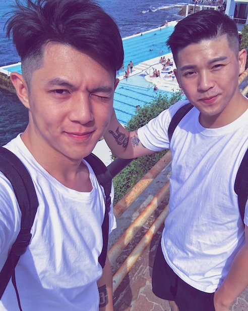 cong dong mang lai phat hien them cap dong tinh rat dep trai lai con de thuong den phat hon