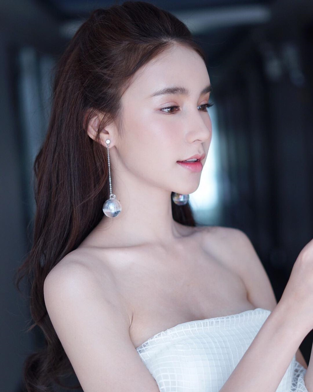 nhan sac xinh dep cua nu hoang chuyen gioi thai lan sau gan 2 nam