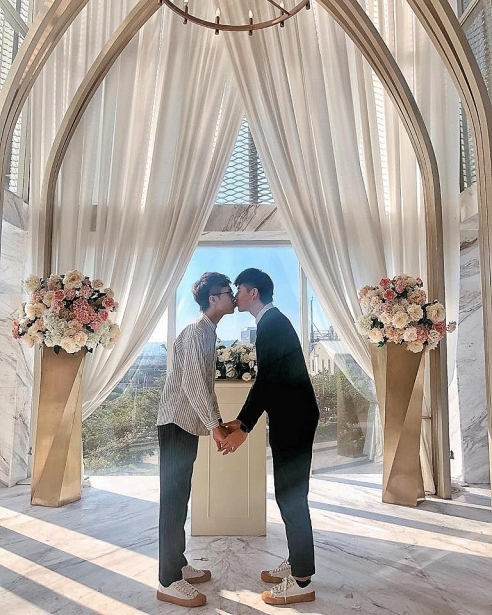 cap dong tinh nam dang kien cu dan mang phat sot vi qua de thuong