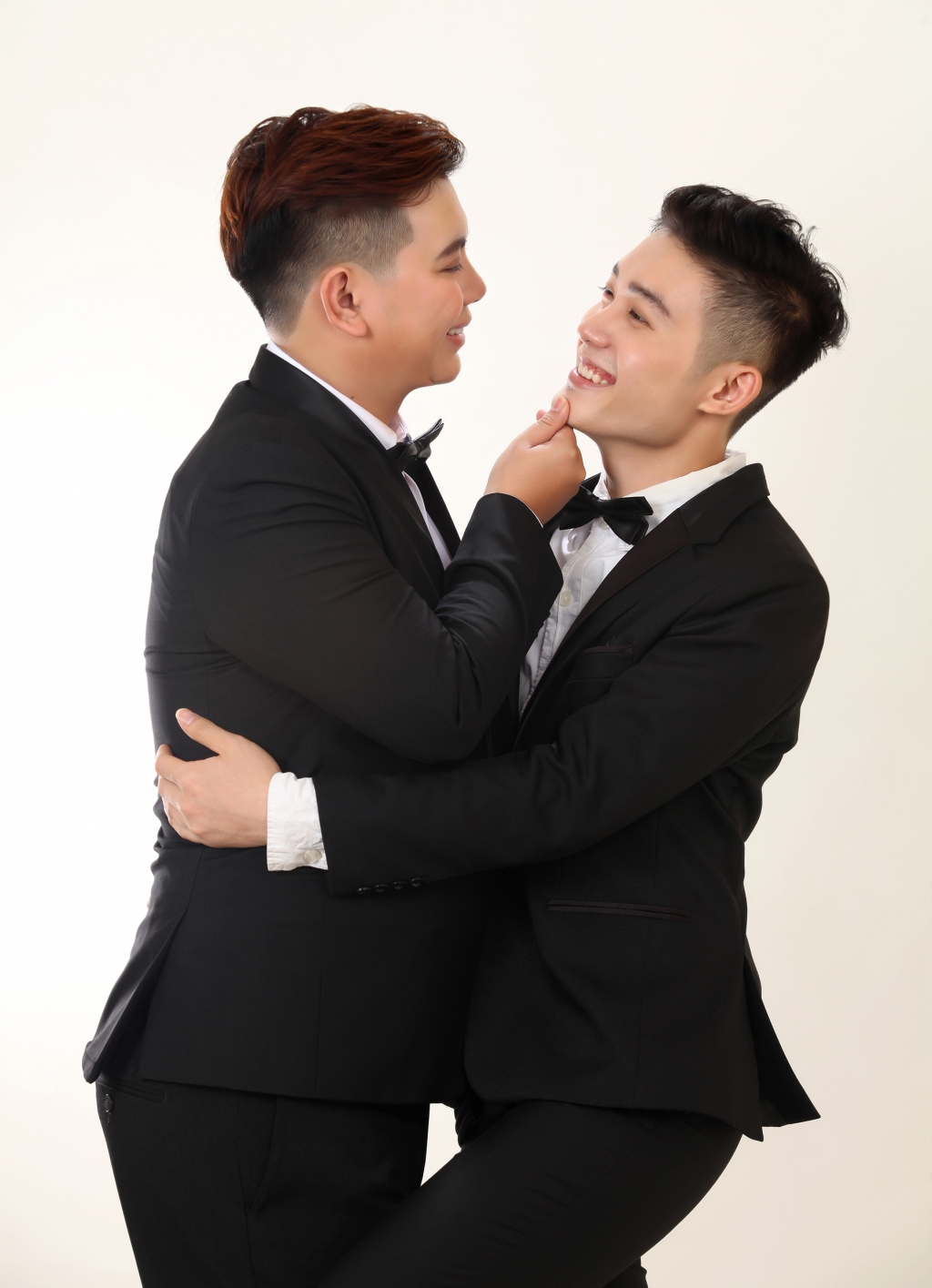 phat hon voi bo anh lang man tinh ben nhau cua cap dong tinh nam