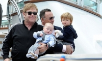 ben trong nha 500 m2 cua elton john va nguoi tinh dong tinh
