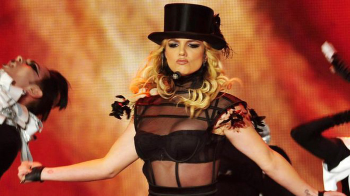 un un mua ve xem britney spears fan lam sap mang brighton pride