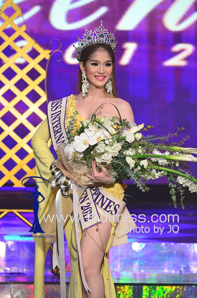 nhin lai 12 cuu hoa hau chuyen gioi nhan sac cua huong giang idol co cua de dang quang