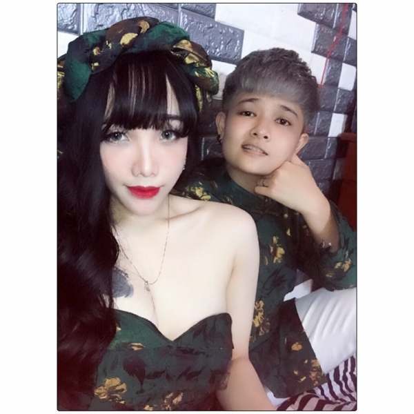 cam phuc cau chuyen tinh yeu cua cap doi dong tinh nu mat hon 2 nam de vuot qua dinh kien tu gia dinh