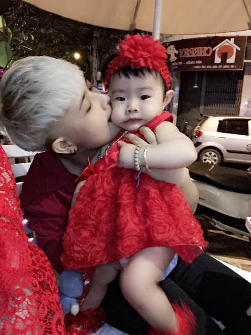 cam phuc cau chuyen tinh yeu cua cap doi dong tinh nu mat hon 2 nam de vuot qua dinh kien tu gia dinh