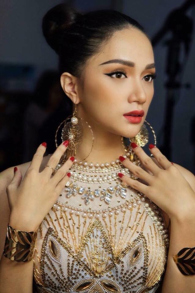 Hé lộ bộ trang phục truyền thống của Hương Giang Idol ở Hoa hậu Chuyển giới he lo bo trang phuc truyen thong cua huong giang idol o hoa hau chuyen gioi