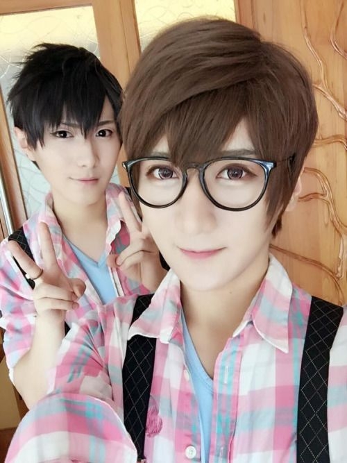 phat hon voi loat anh ngot ngao cua cap my nam dong tinh noi tieng mang xa hoi