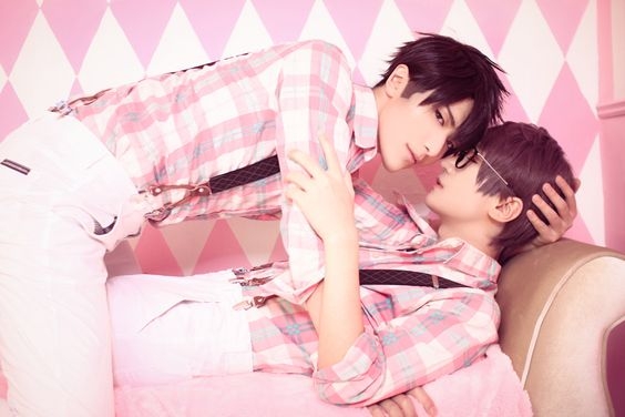 phat hon voi loat anh ngot ngao cua cap my nam dong tinh noi tieng mang xa hoi