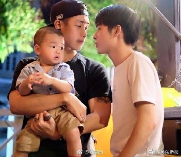 cap doi dong tinh dang yeu nhat thai lan khien ca the gioi tan chay vi su ngot ngao