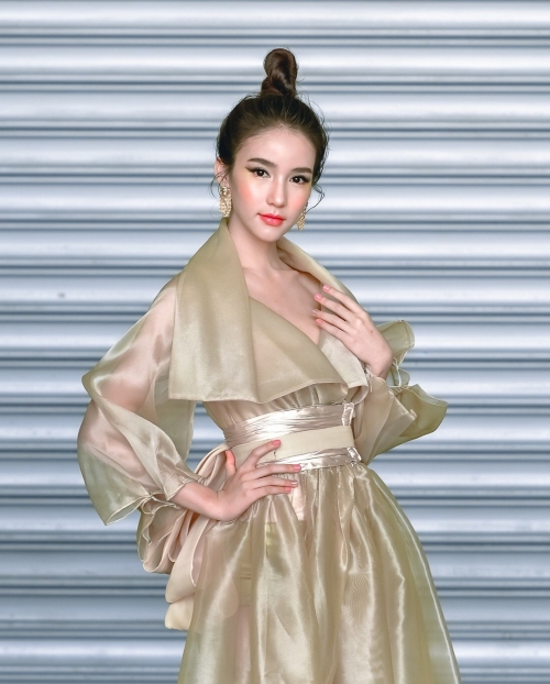 doi thu chuyen gioi cua huong giang tung bo anh sieu goi cam truoc gio khai chien
