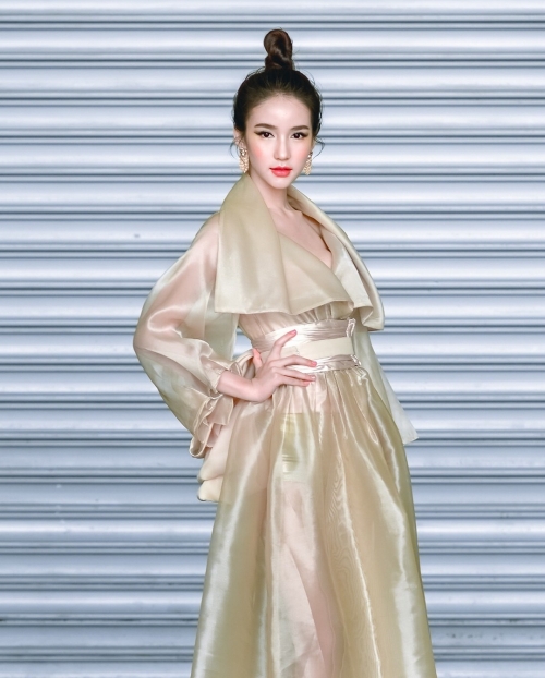doi thu chuyen gioi cua huong giang tung bo anh sieu goi cam truoc gio khai chien