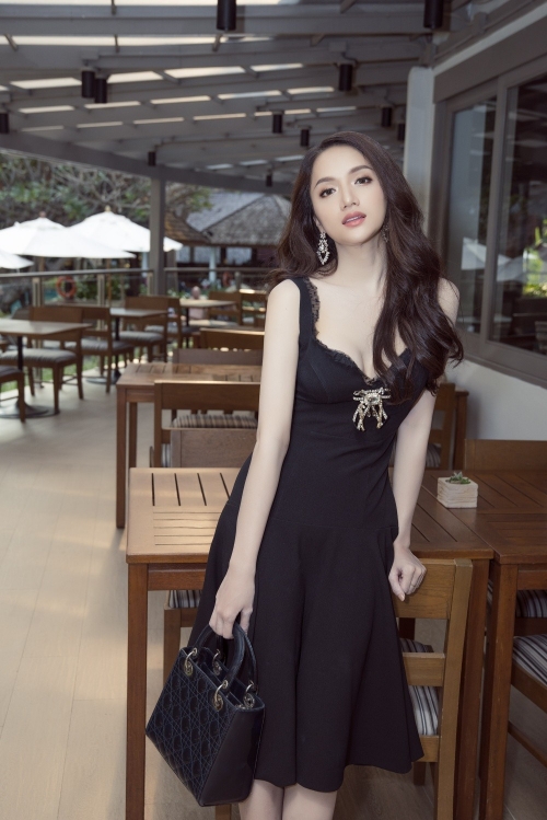 huong giang idol xuat hien noi bat tren bao thai lan