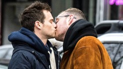 Sam Smith hôn người tình đồng giới cuồng nhiệt trên phố