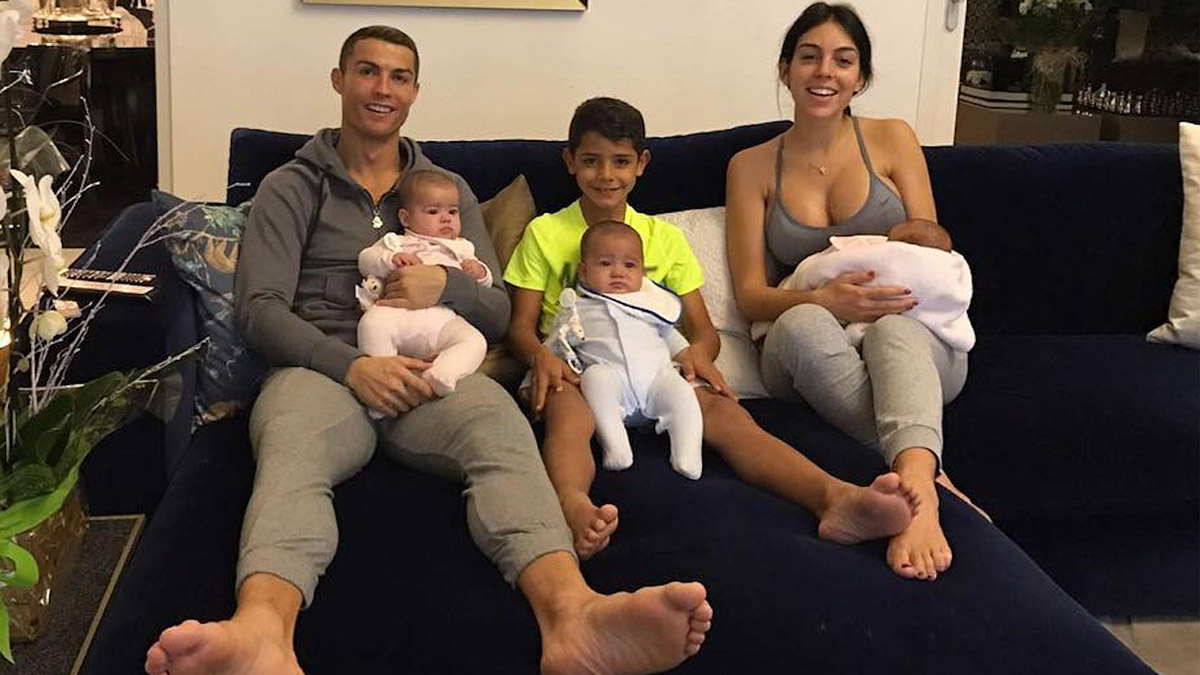 ronaldo bi phoi bay chuyen chan goi giua tin don dong tinh