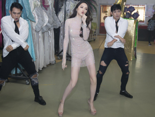 huong giang idol va o top 15 ta i nang hoa ha u chuye n gio i