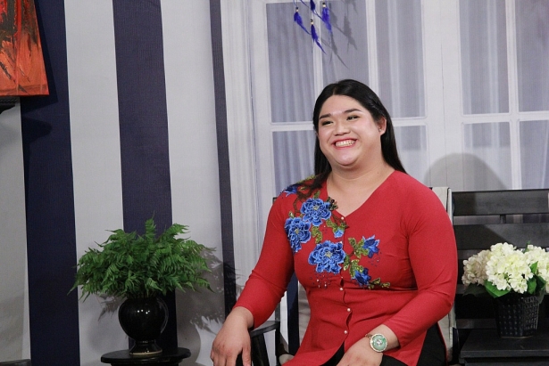 chuyen doi cua co dao chuyen gioi mua bong roi may lam nghe vai nam roi cat toc lay vo sinh con