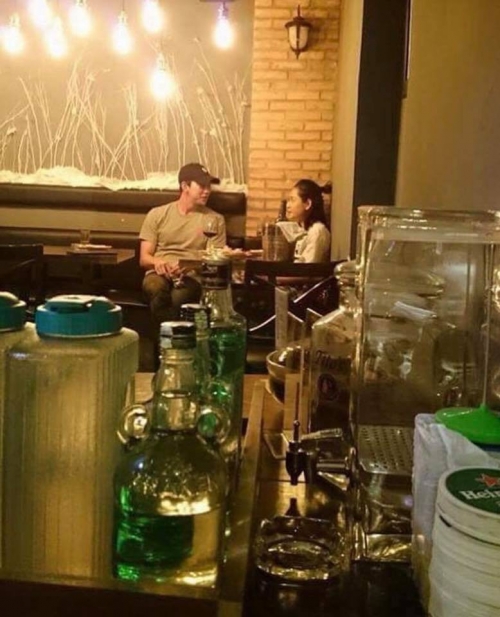 hau nghi an ran nut voi chi pu gil le bi bat gap di du lich thai lan cung miu le