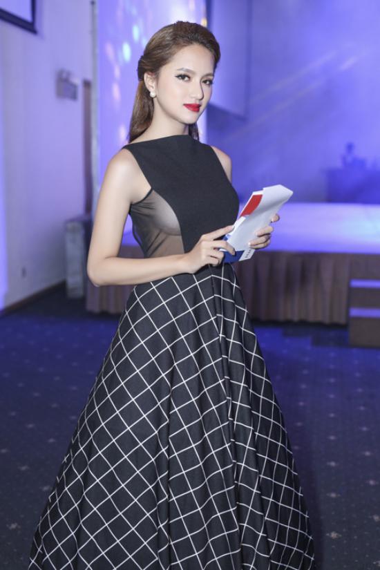 Đâu chỉ xinh đẹp - biết ca hát, Hương Giang Idol còn cực đa-zi-năng, sở hữu 'hàng tá' tài lẻ dau chi xinh dep biet ca hat huong giang idol con cuc da zi nang so huu hang ta tai le