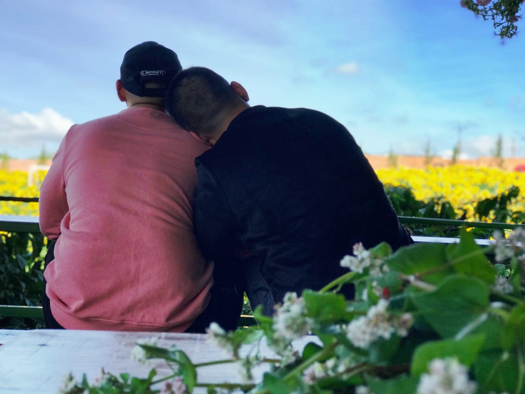 bo anh tinh be tinh ngot ngao sau 4 nam yeu cua cap dong tinh 8x gay sot