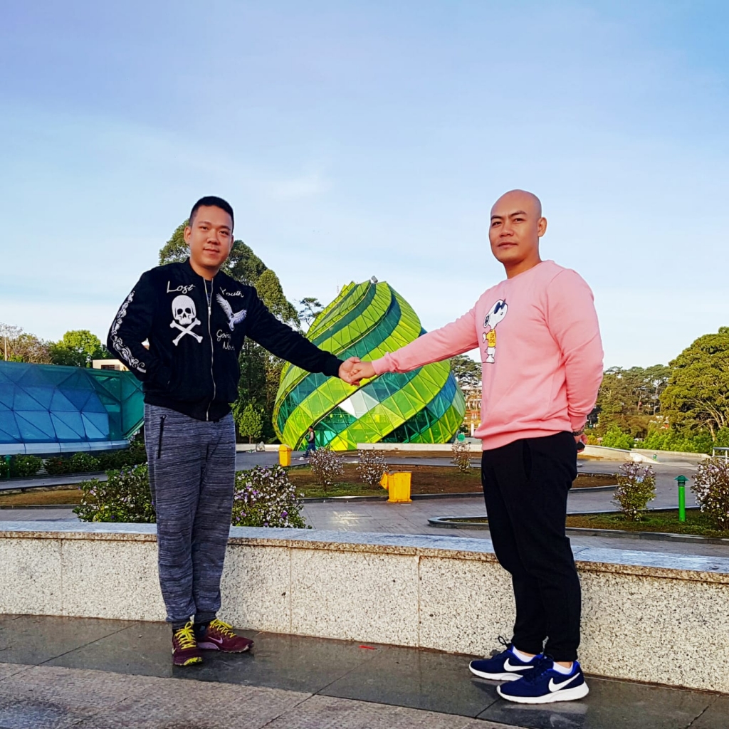 bo anh tinh be tinh ngot ngao sau 4 nam yeu cua cap dong tinh 8x gay sot