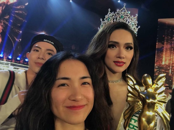 chia se xuc dong cua me huong giang khi con gai dang quang hoa hau chuyen gioi quoc te 2018