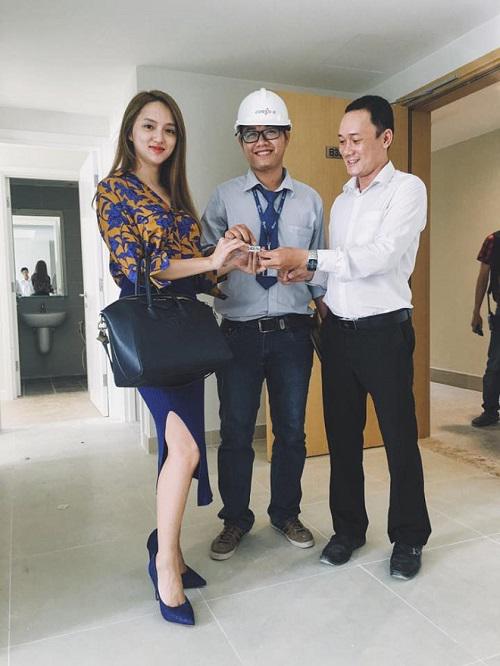 Nhà 'khủng' của Hoa hậu Hương Giang và 'công chúa' Lâm Khánh Chi: Ai hơn ai? nha khung cua hoa hau huong giang va cong chua lam khanh chi ai hon ai