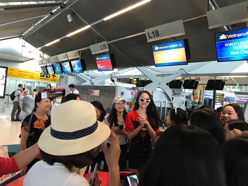 clip fan vay kin huong giang tai san bay thai lan