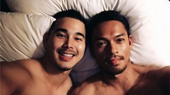Khoảnh khắc 'ngọt hơn mật' của cặp đồng tính nam điển trai khiến người xem nhìn là cũng muốn yêu