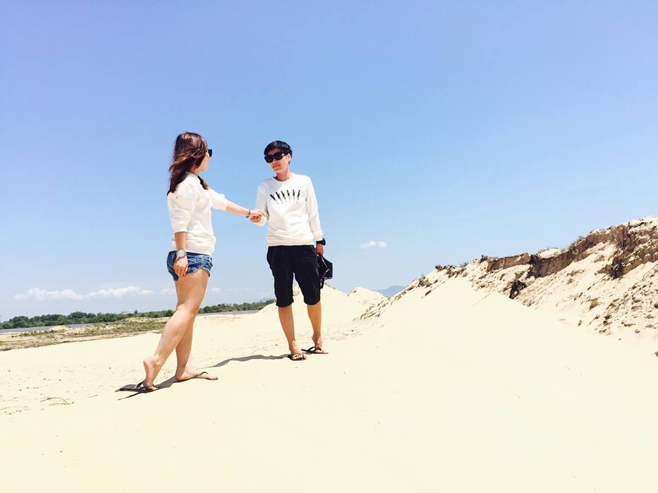bo anh cuoi ben anh luon co em cua cap dong tinh nu khien nguoi nhin loan nhip