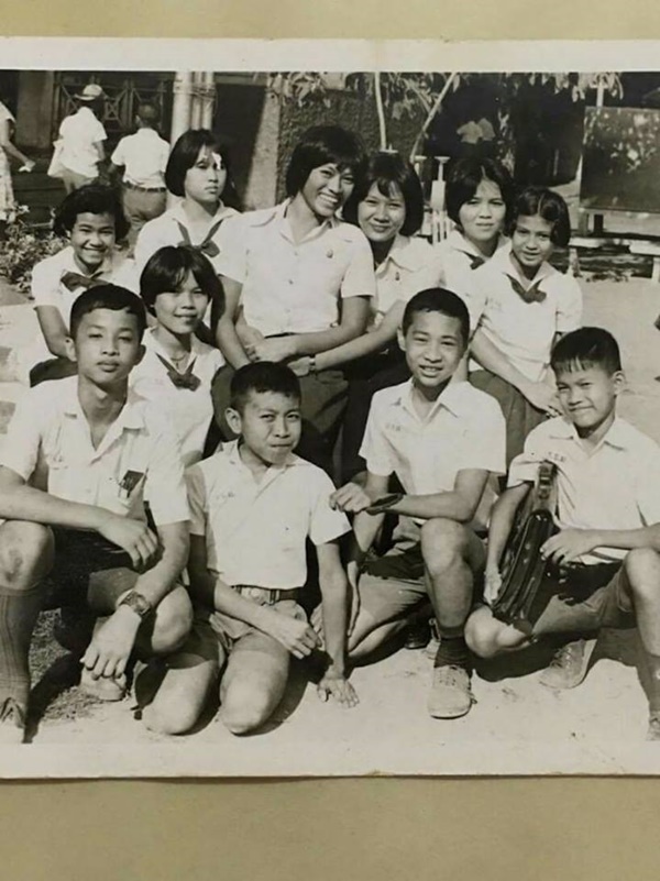 thua nhan la nguoi chuyen gioi gai gia gay choang khi mac bikini de lo phan duoi voi hinh hai khac biet