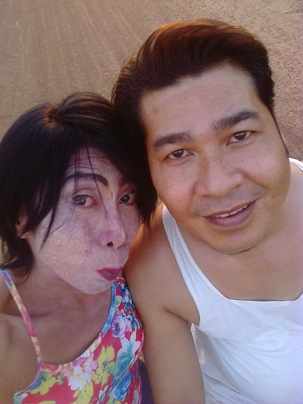 thua nhan la nguoi chuyen gioi gai gia gay choang khi mac bikini de lo phan duoi voi hinh hai khac biet