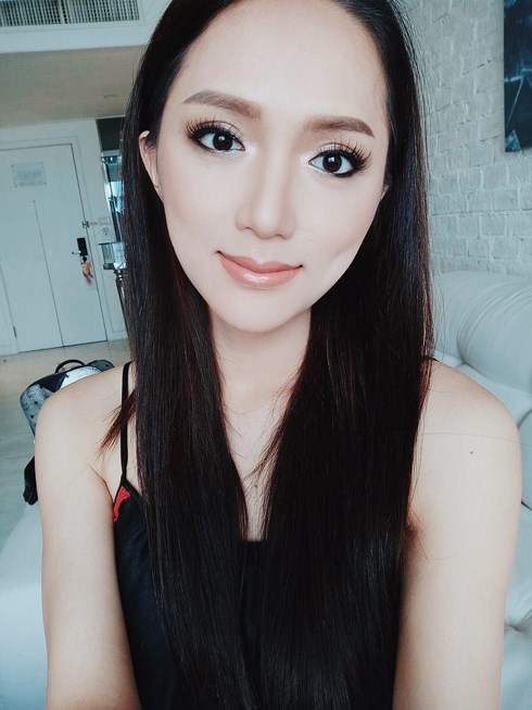 hoa hau chuyen gioi huong giang xuat hien voi guong mat khac la