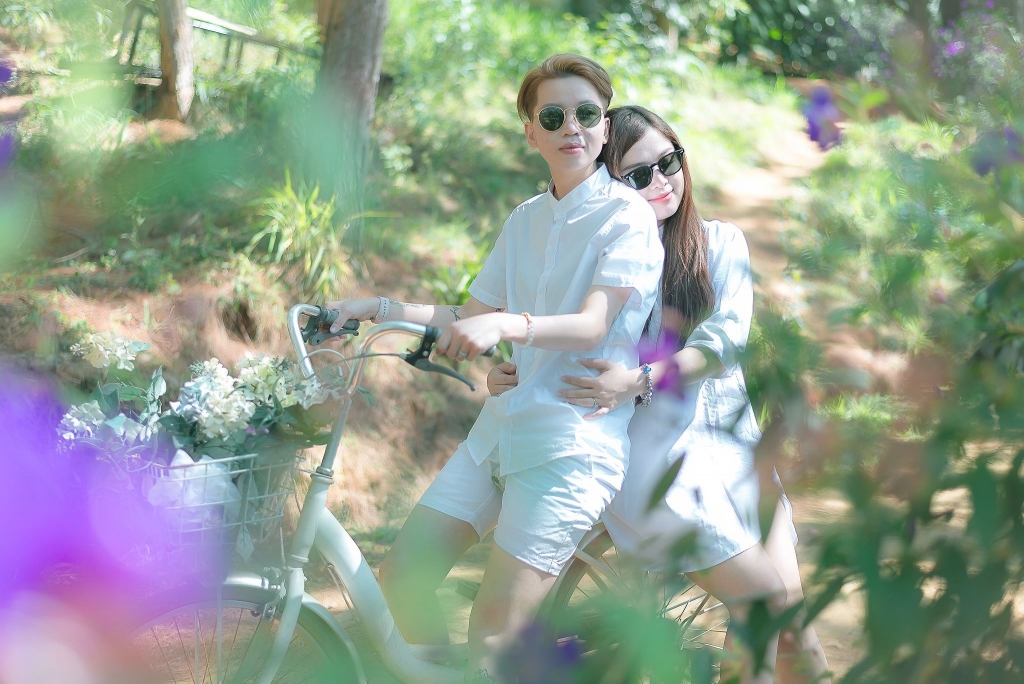 rung tim voi bo anh tinh yeu duoi nang cua cap dong gioi nu viet my