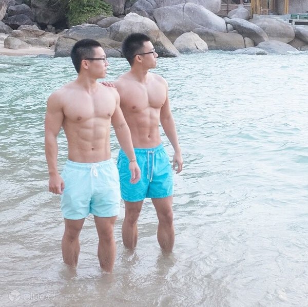 loat khoanh khac ngot ngao cua cap doi dong tinh 6 mui khien cac hu nu me met