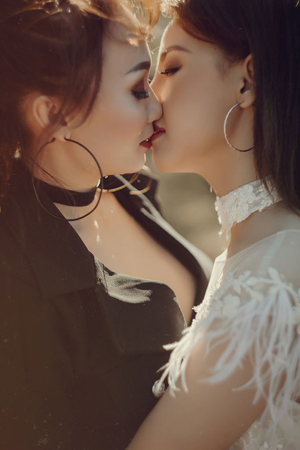 nhin 2 nu toc dai ben nhau ngot ngao ai cung nghi la ban than nhung khong phai tiinvn