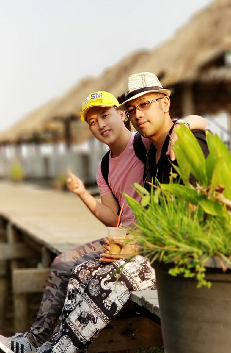 bo anh check in cung nhau di khap the gian cua cap dong gioi nam viet phap