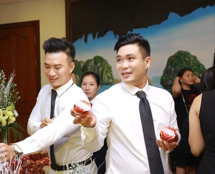 xon xao hon le trong mo cua cap doi dong tinh nhan sac co dau chu re khien chi em fa ngam ngui tiec nuoi