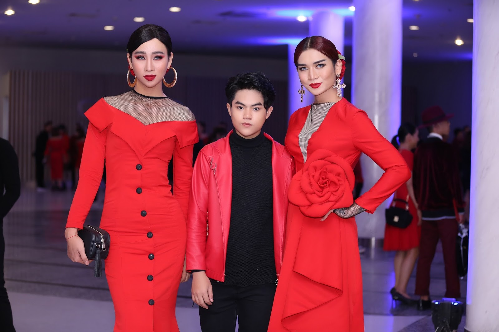 nhung lan gia gai ap dao dan my nhan viet tren tham do cua cap so lua bb tran hai trieu