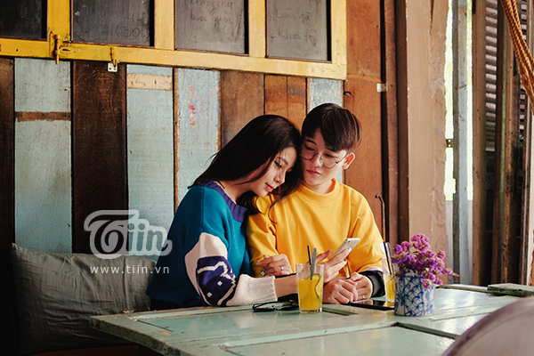 tinh yeu dong tinh nu ngay chup 500 buc anh chang thuong xuyen dau bung vi an do nang nau