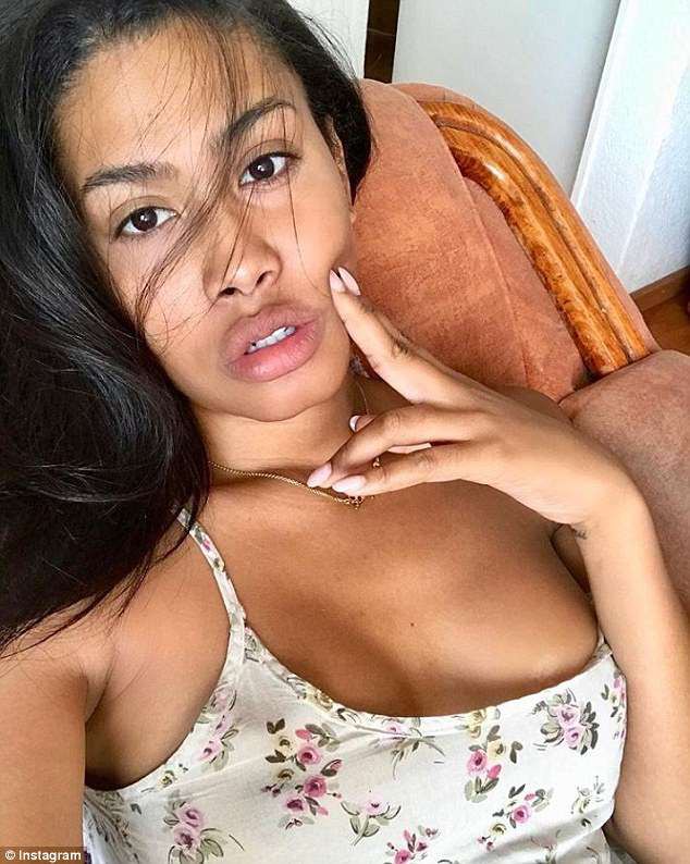 nguoi mau chuyen gioi nong bong muon tro thanh thien than cua victorias secret