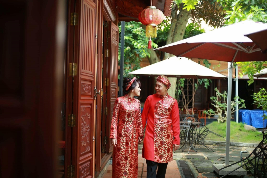 ngam tron bo anh cuoi nam chat tay nhau nhe cua cap doi dong gioi nu 9x