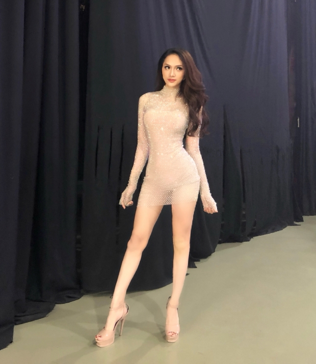 hoa hau huong giang lan dau duoc mac bikini toi nhu song lai cuoc doi moi