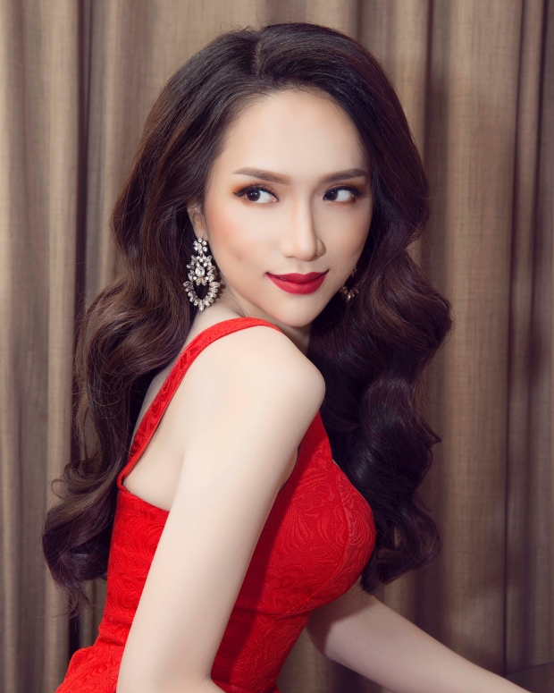 hoa hau huong giang lan dau duoc mac bikini toi nhu song lai cuoc doi moi